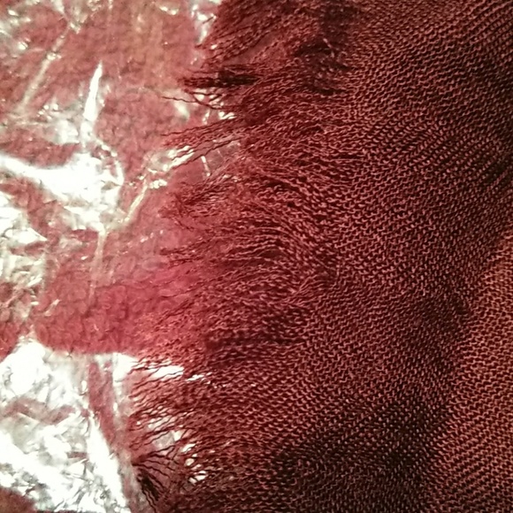 💐NWOT ISSAIC MIZRAHI SPRING SCRAF W/BOTTOM FRINGE - Picture 3 of 4